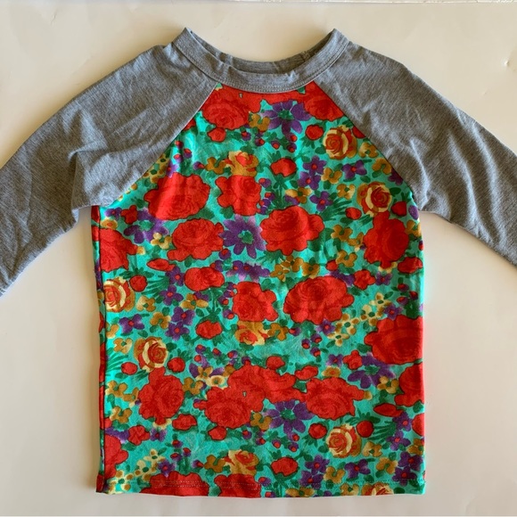 🙂4/$20 Girl Bundle of Shirt/Short - Picture 2 of 8